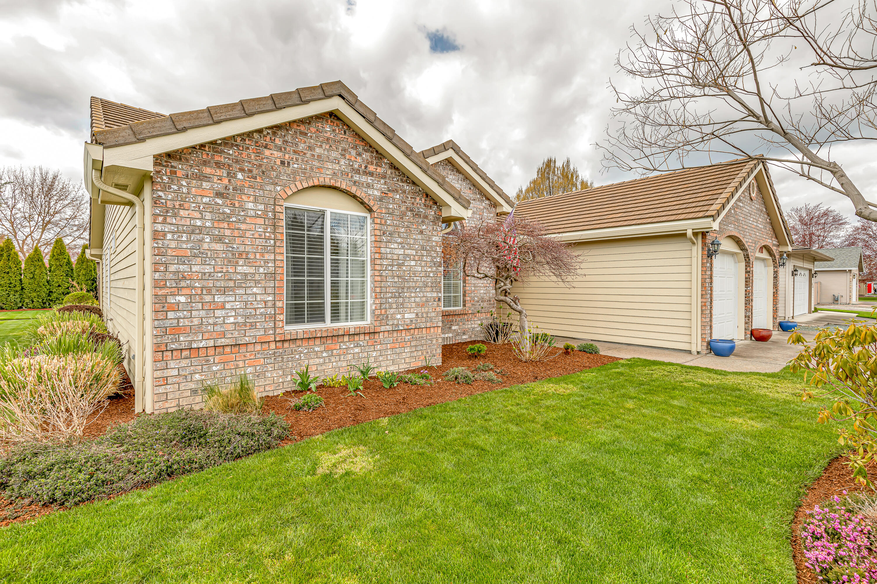 711 Brandon Street Central Point, OR 97502 - Photo 39 of 47 9R9A7755