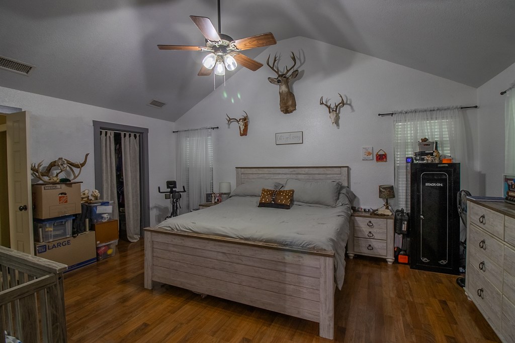 133 Travis Street Kerrville, TX 78028 - Photo 11 of 28