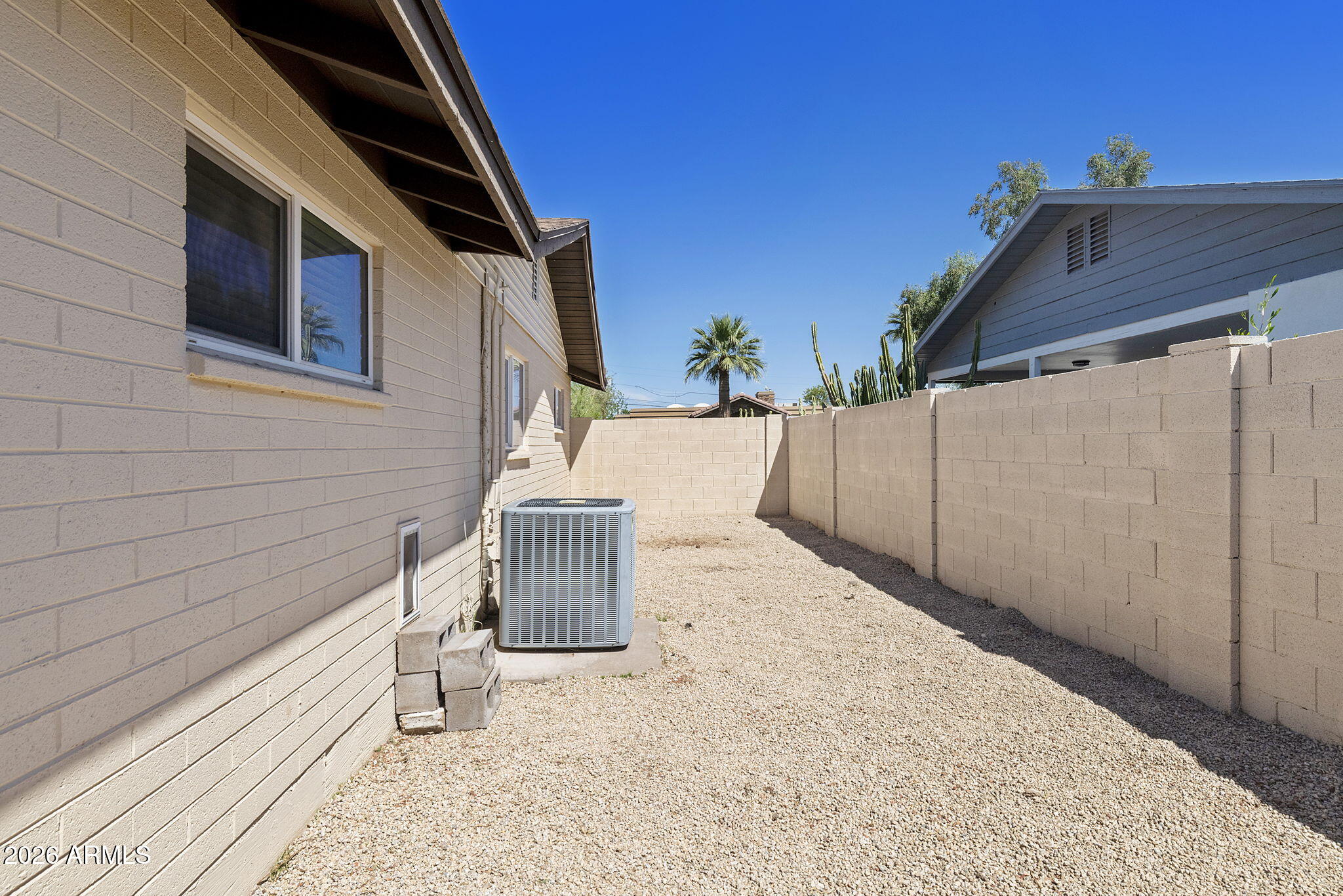 539 West 17th Street Tempe, AZ 85281 - Photo 15 of 32 East Side Yard