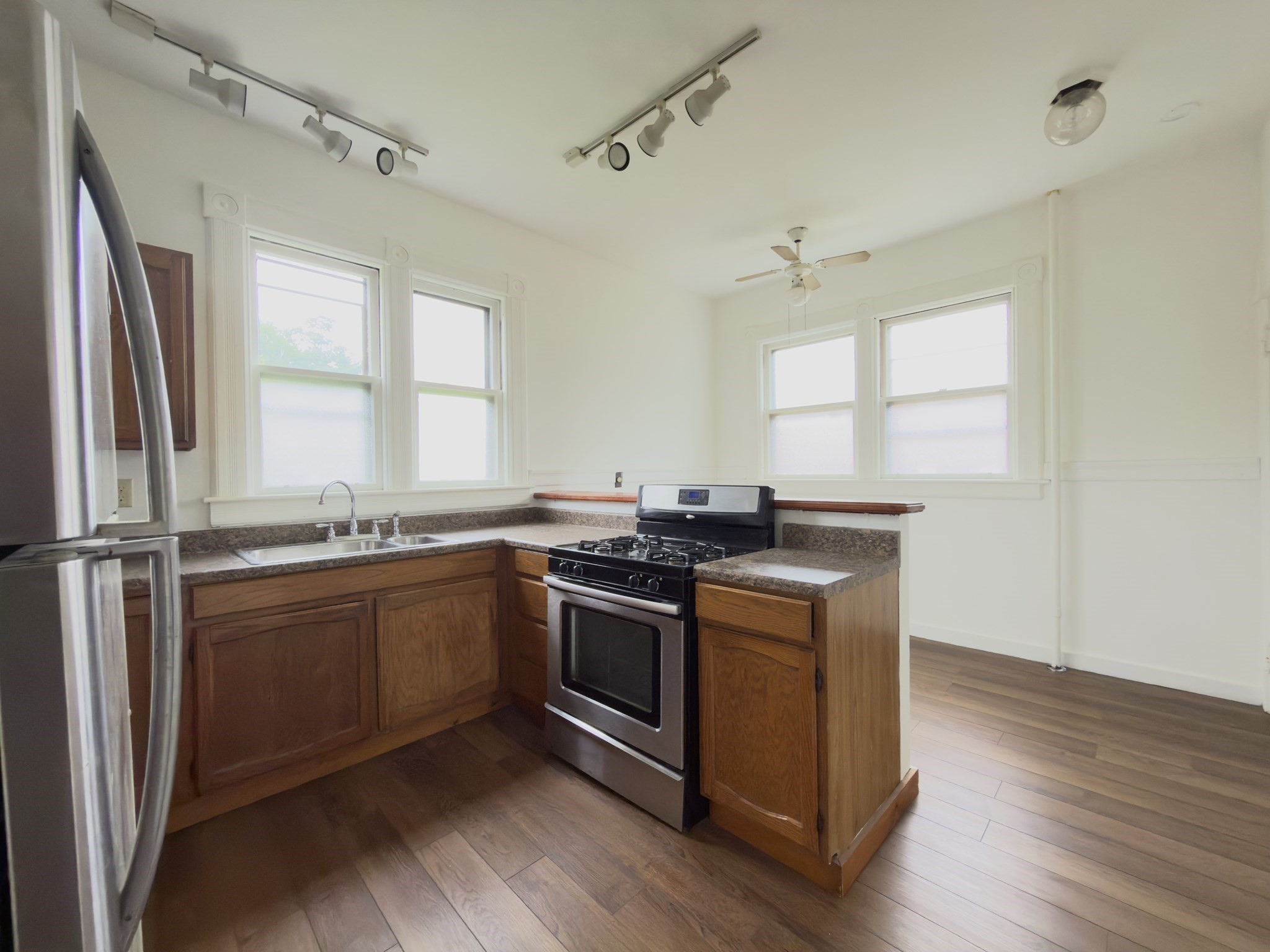 142 Thompson Street, Unit 1 Springfield, MA 01109 - Photo 13 of 15 Gallery Image 13
