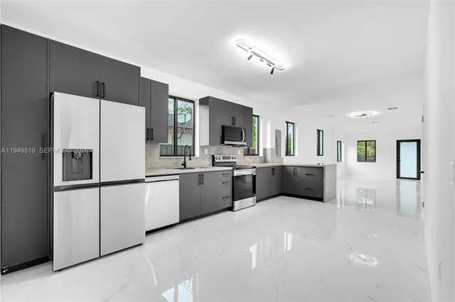 $1,199,000 | 972 Southwest 44th Avenue, Miami, FL 33134