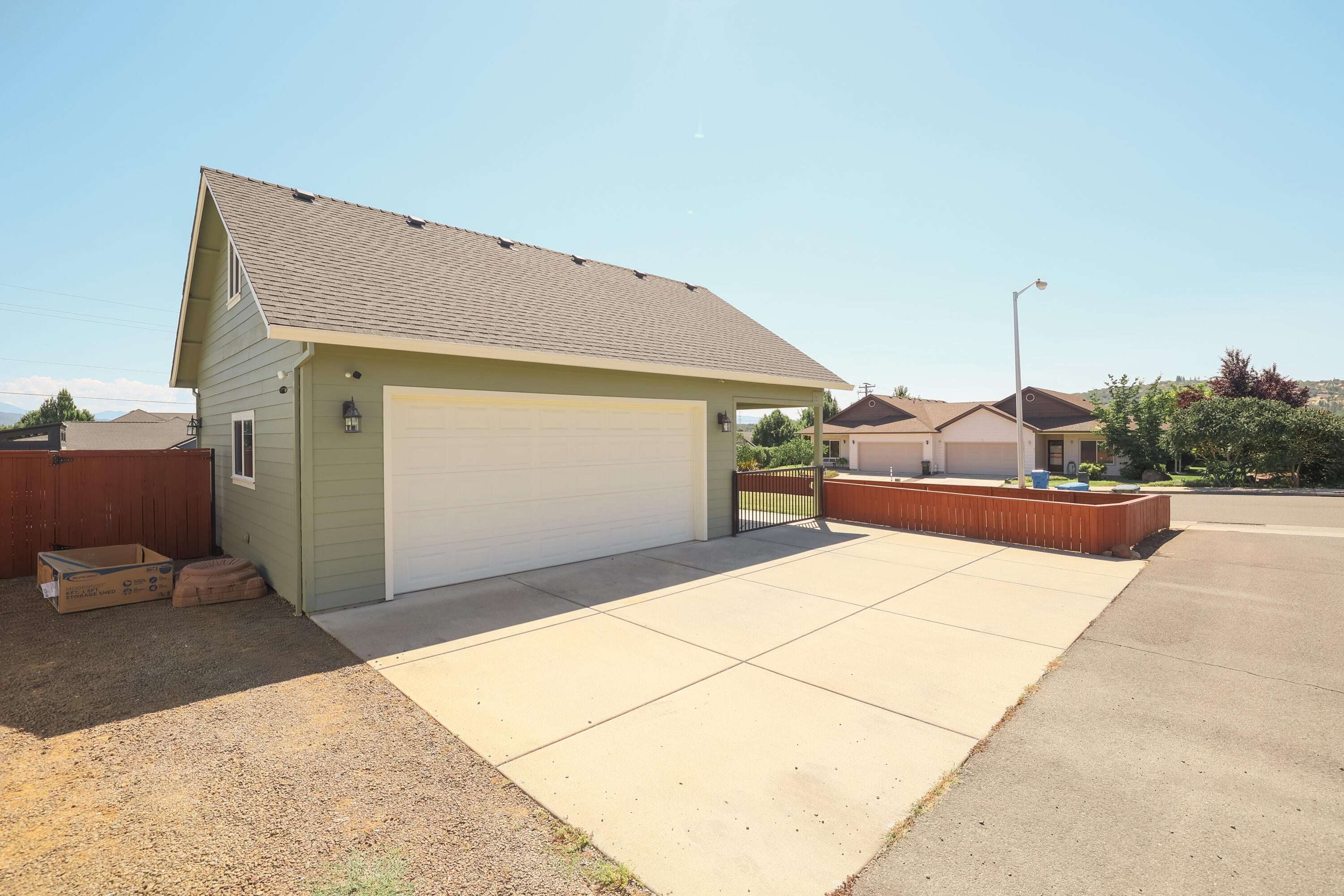 601 Barton Road Eagle Point, OR 97524 - Photo 8 of 34 569A0424