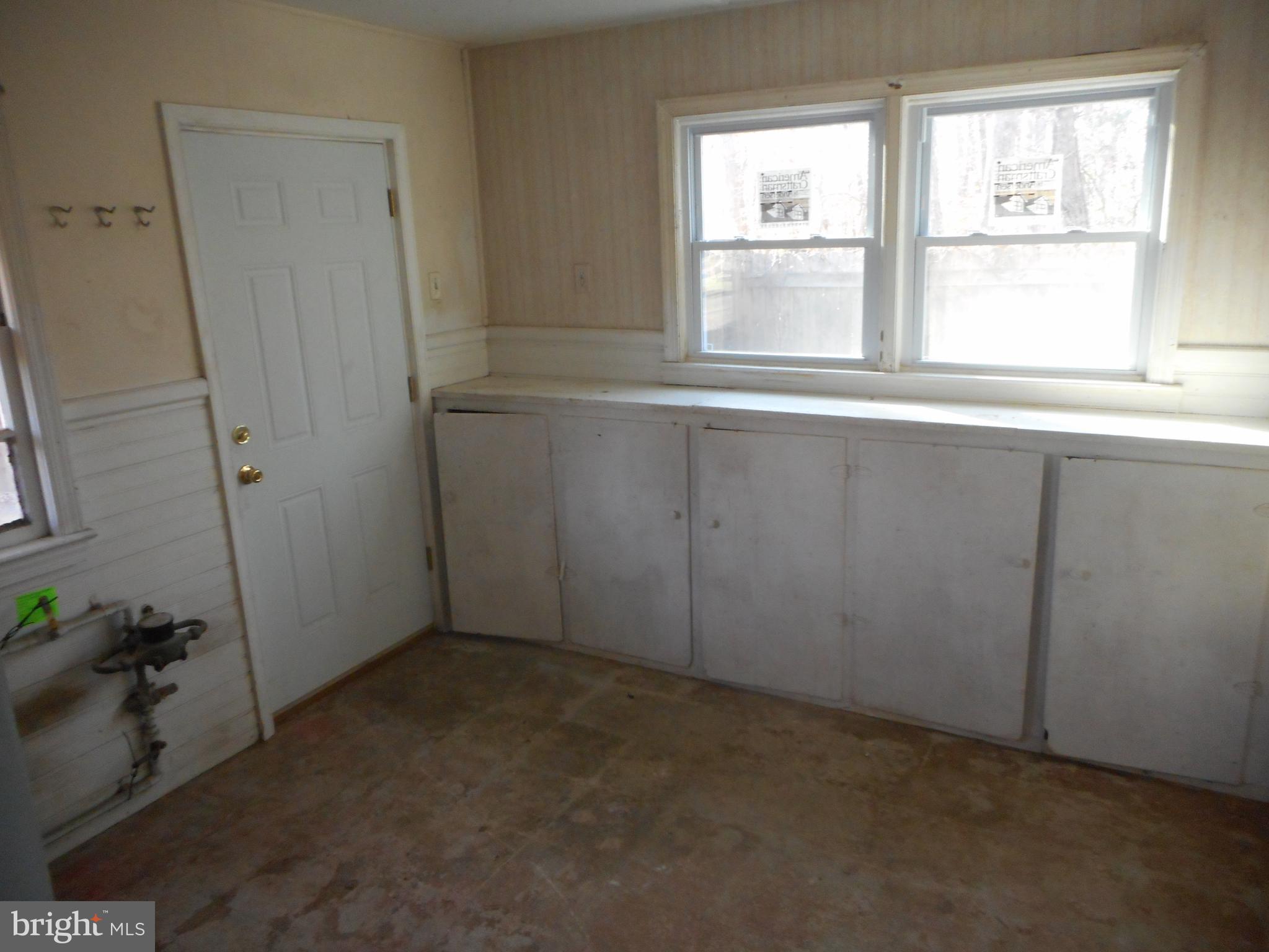 8507 Dangerfield Road Clinton, MD 20735 - Photo 6 of 15 storage room / laundry room