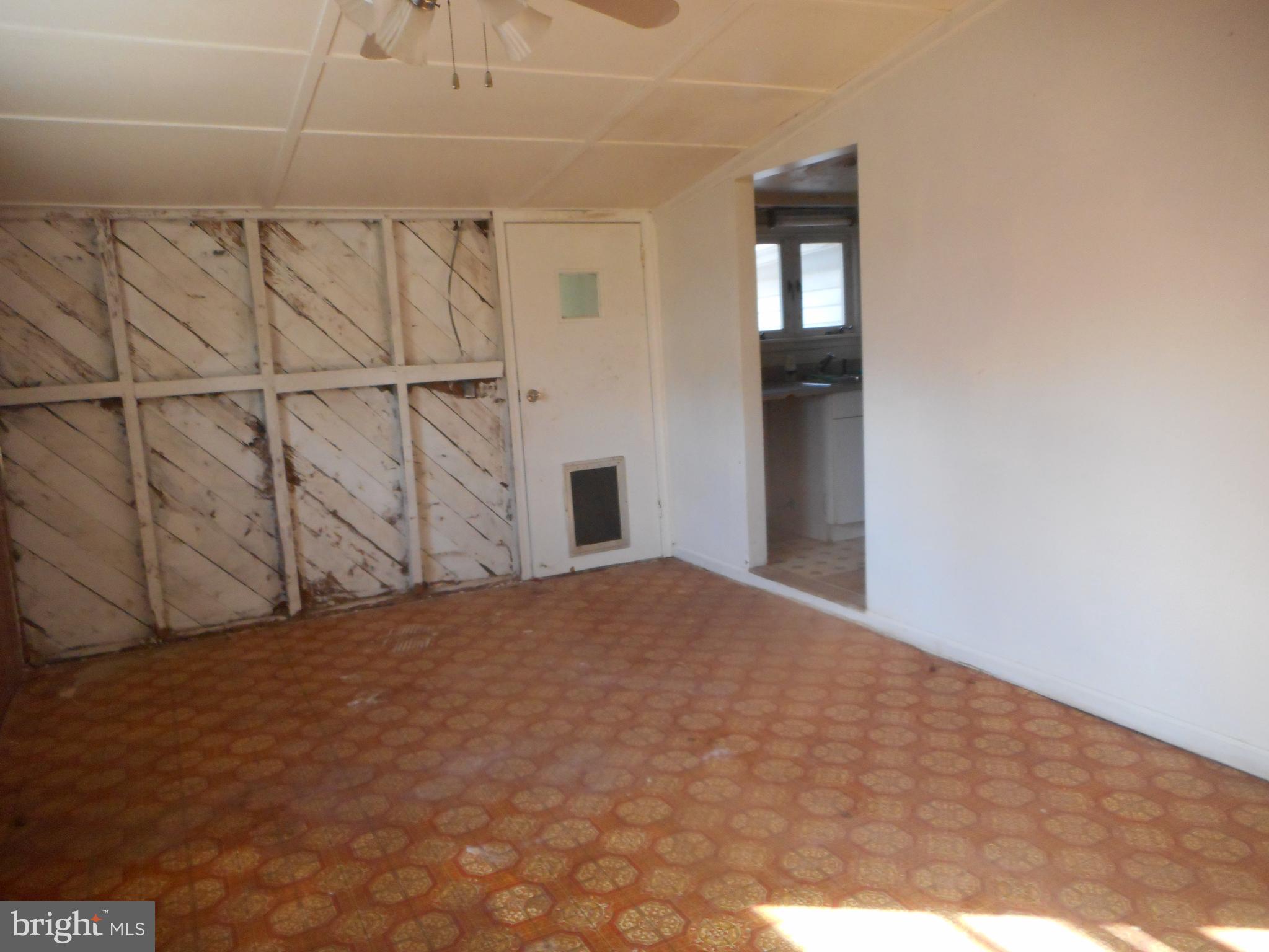 8507 Dangerfield Road Clinton, MD 20735 - Photo 7 of 15 Dining Room opposite view