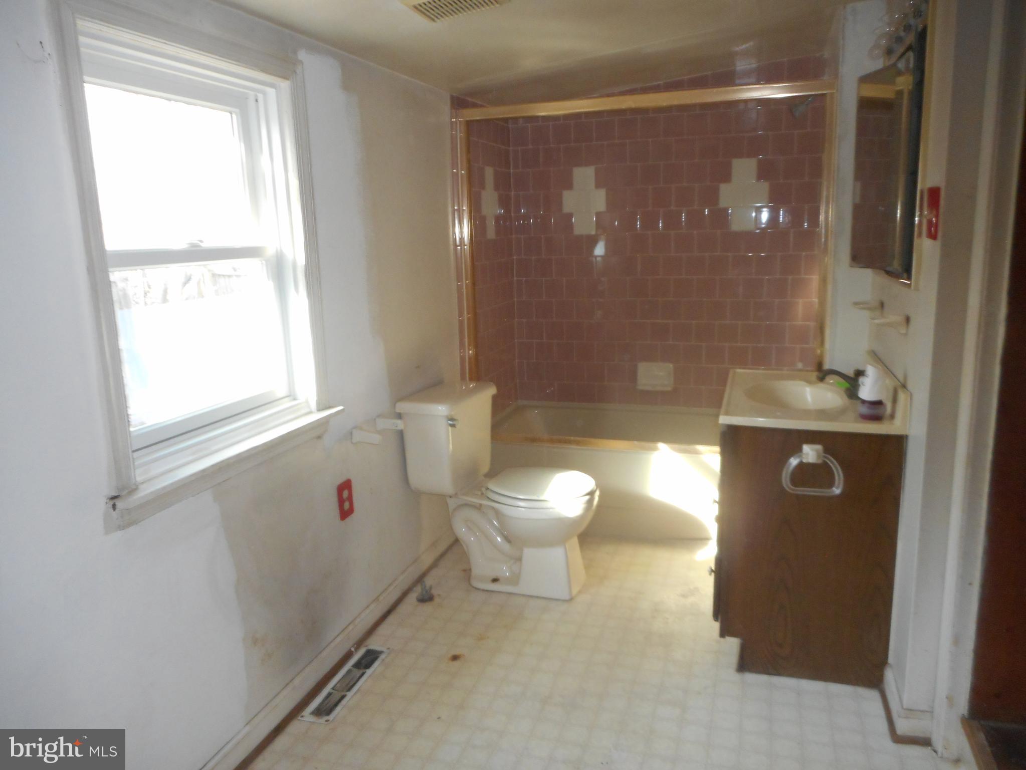8507 Dangerfield Road Clinton, MD 20735 - Photo 9 of 15 Master Bath