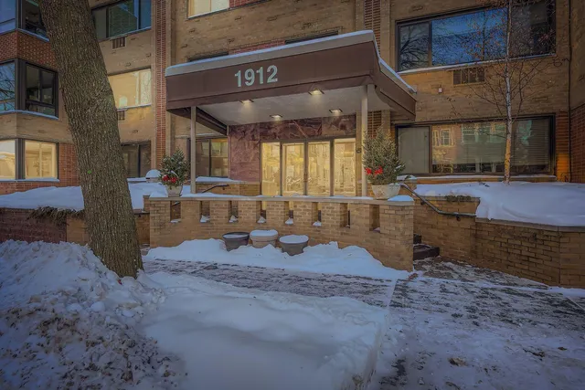 $199,900 | 1912 Dupont Avenue South, Unit 407, Minneapolis, MN 55403