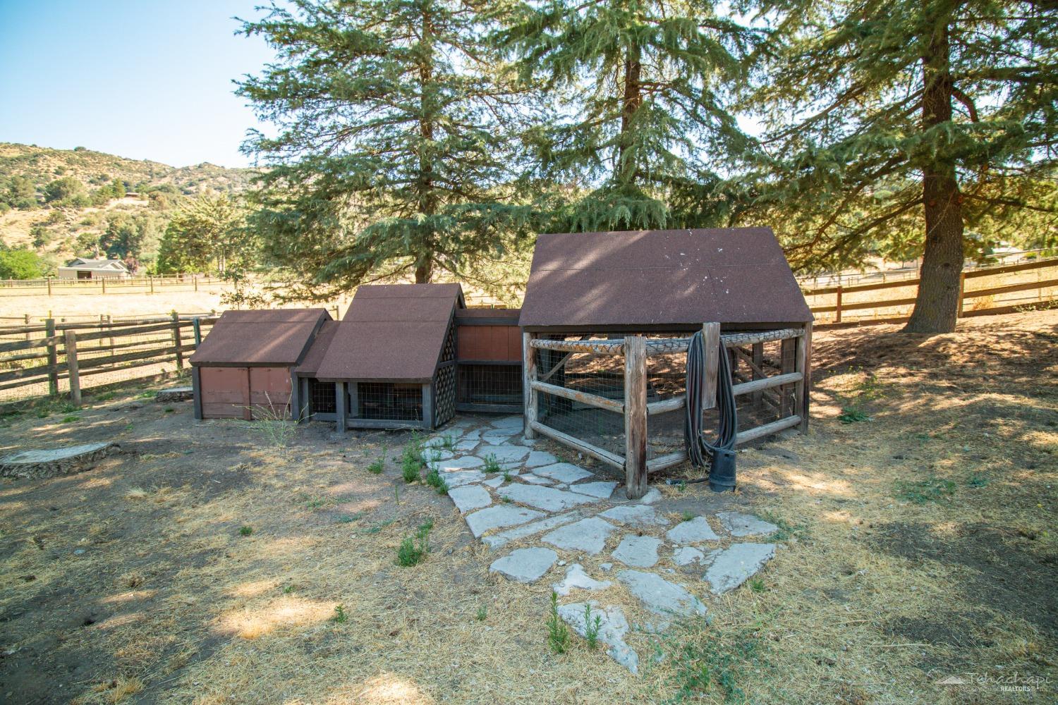 26851 Bear Valley Road Tehachapi, CA 93561 - Photo 18 of 48 Gallery Image 18