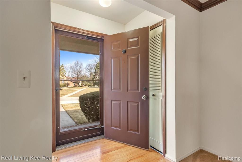 144 Meadow Ln Circle Rochester Hills, MI 48307 - Photo 7 of 36