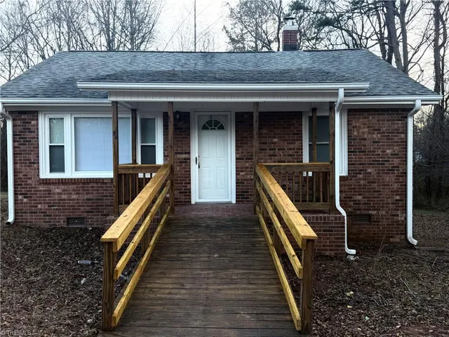 $950 | 605 Nichols Street, Madison, NC 27025