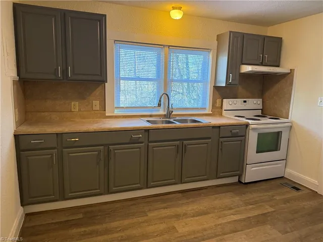 $950 | 605 Nichols Street, Madison, NC 27025