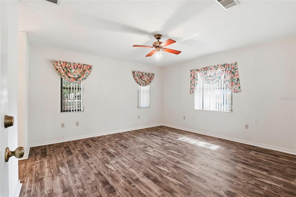 534 Southwest Thorne Lane Fort White, FL 32038 - Photo 31 of 51 an empty room with windows and fan