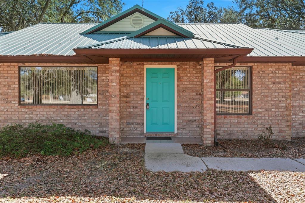 534 Southwest Thorne Lane Fort White, FL 32038 - Photo 6 of 51 a front view of a house with garden