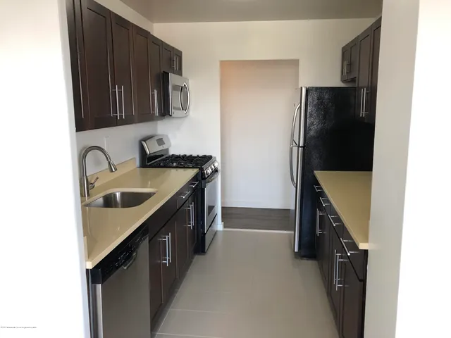 $3,495 | 10 Ocean Boulevard, Unit 2D, Atlantic Highlands, NJ 07716