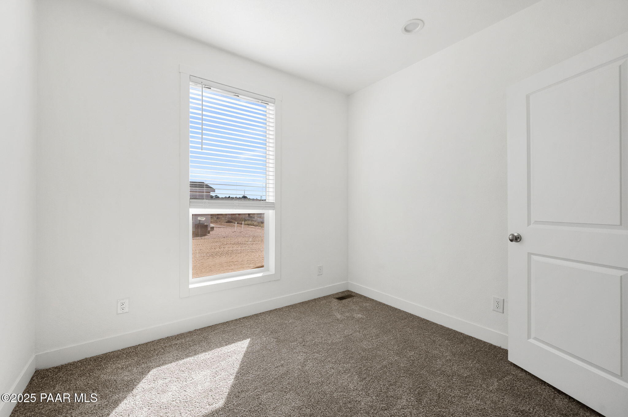 39 East Abra Road Paulden, AZ 86334 - Photo 19 of 23 an empty room with windows