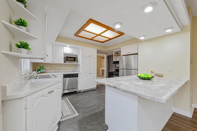 $180,000 | 605 10th Avenue Northwest, Austin, MN 55912