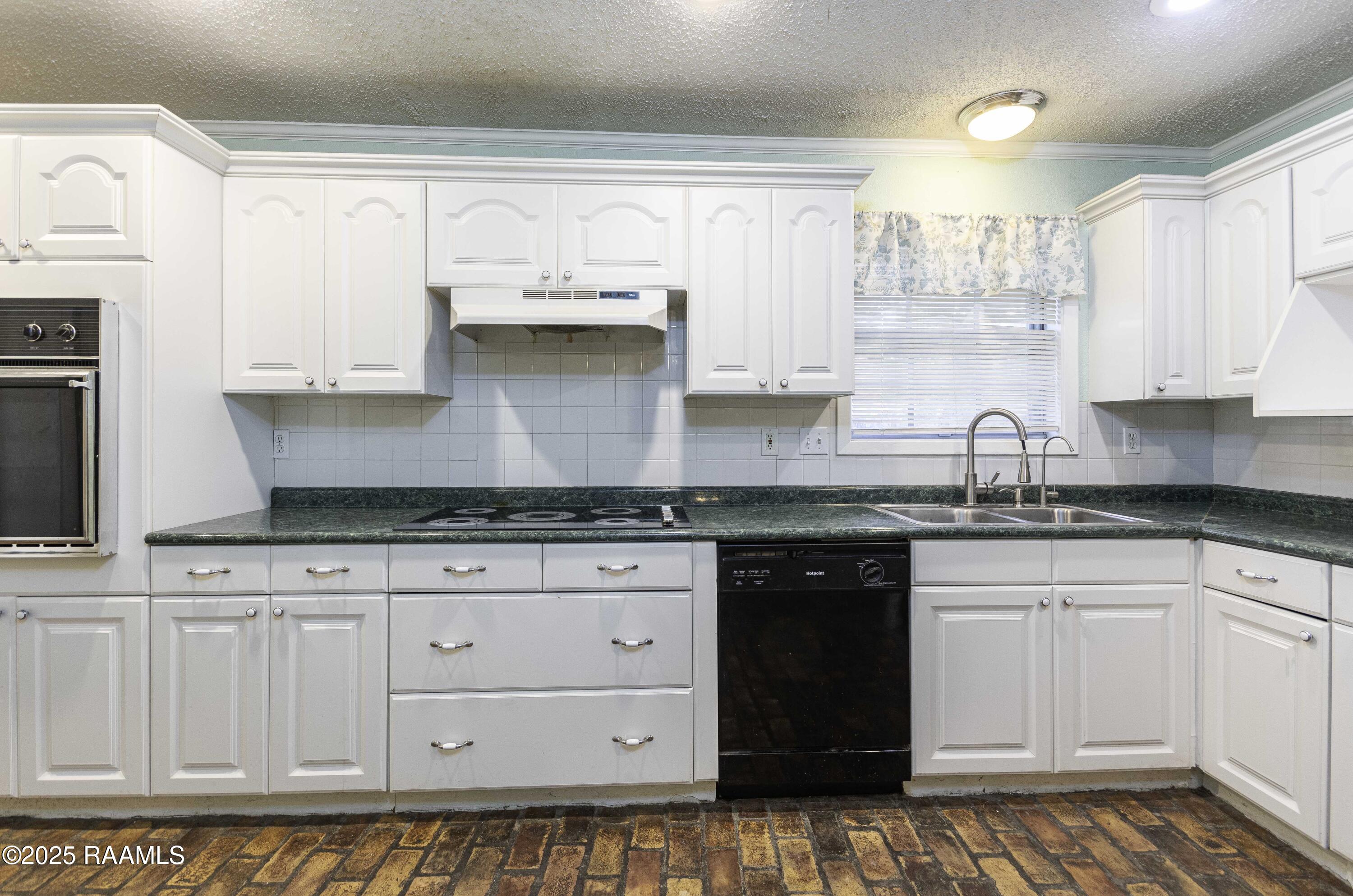 101 South Wakefield Drive Lafayette, LA 70503 - Photo 11 of 28 Kitchen 2 (4)