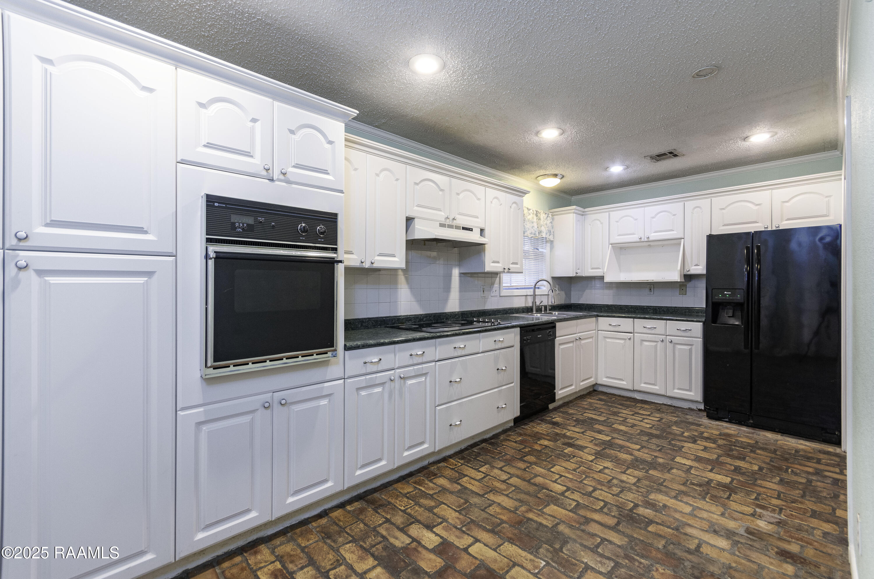 101 South Wakefield Drive Lafayette, LA 70503 - Photo 12 of 28 Kitchen 1 (4)