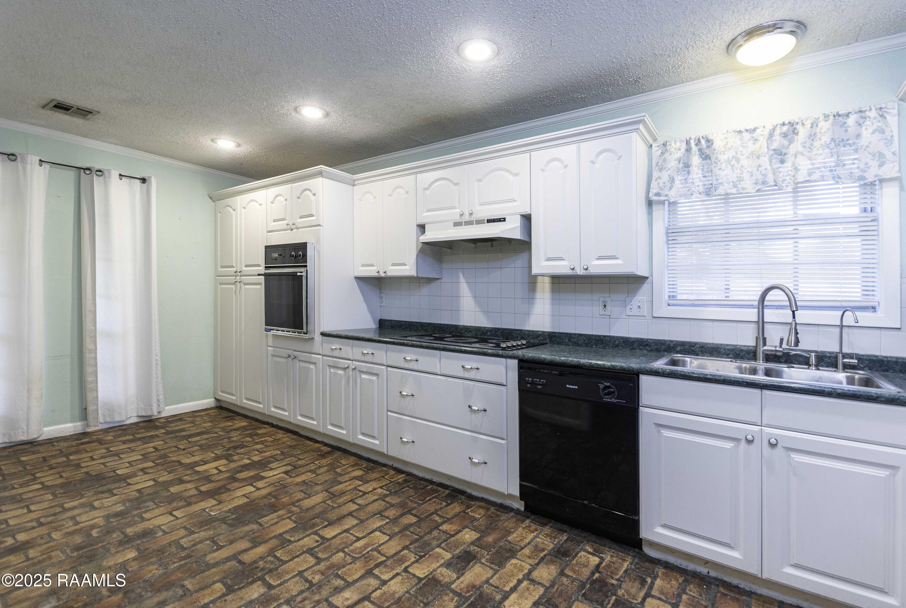 101 South Wakefield Drive Lafayette, LA 70503 - Photo 13 of 28 Kitchen 3 (2)