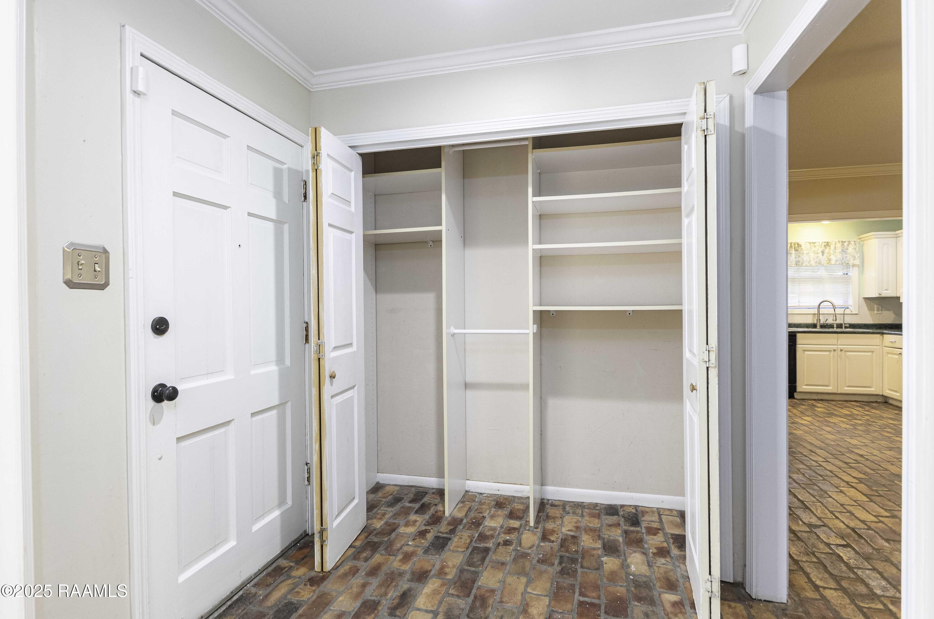 101 South Wakefield Drive Lafayette, LA 70503 - Photo 14 of 28 Hallway Closet 1 (1)