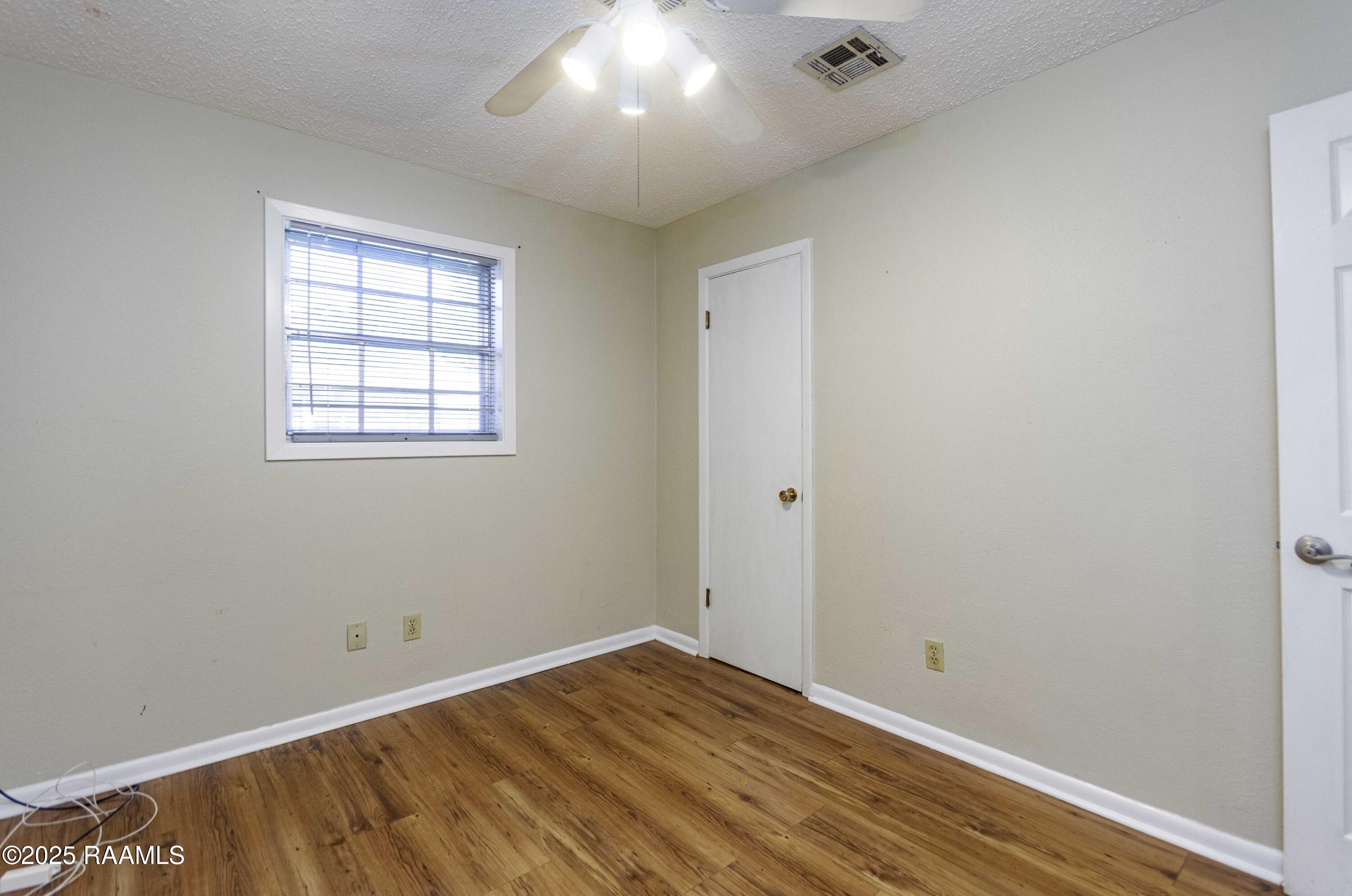 101 South Wakefield Drive Lafayette, LA 70503 - Photo 22 of 28 3rd Bedroom 2 (4)