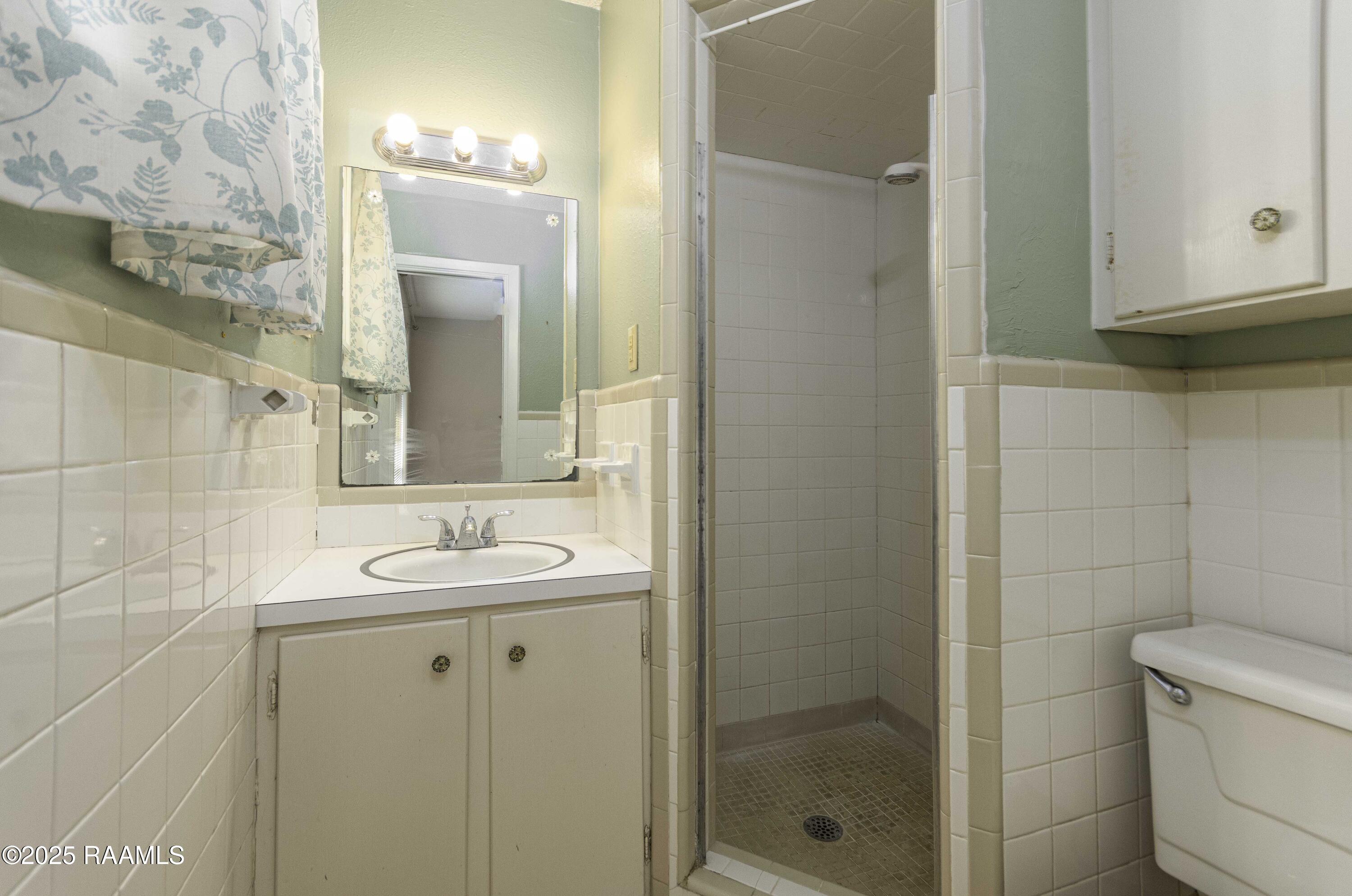 101 South Wakefield Drive Lafayette, LA 70503 - Photo 23 of 28 Master Bath 1 (3)