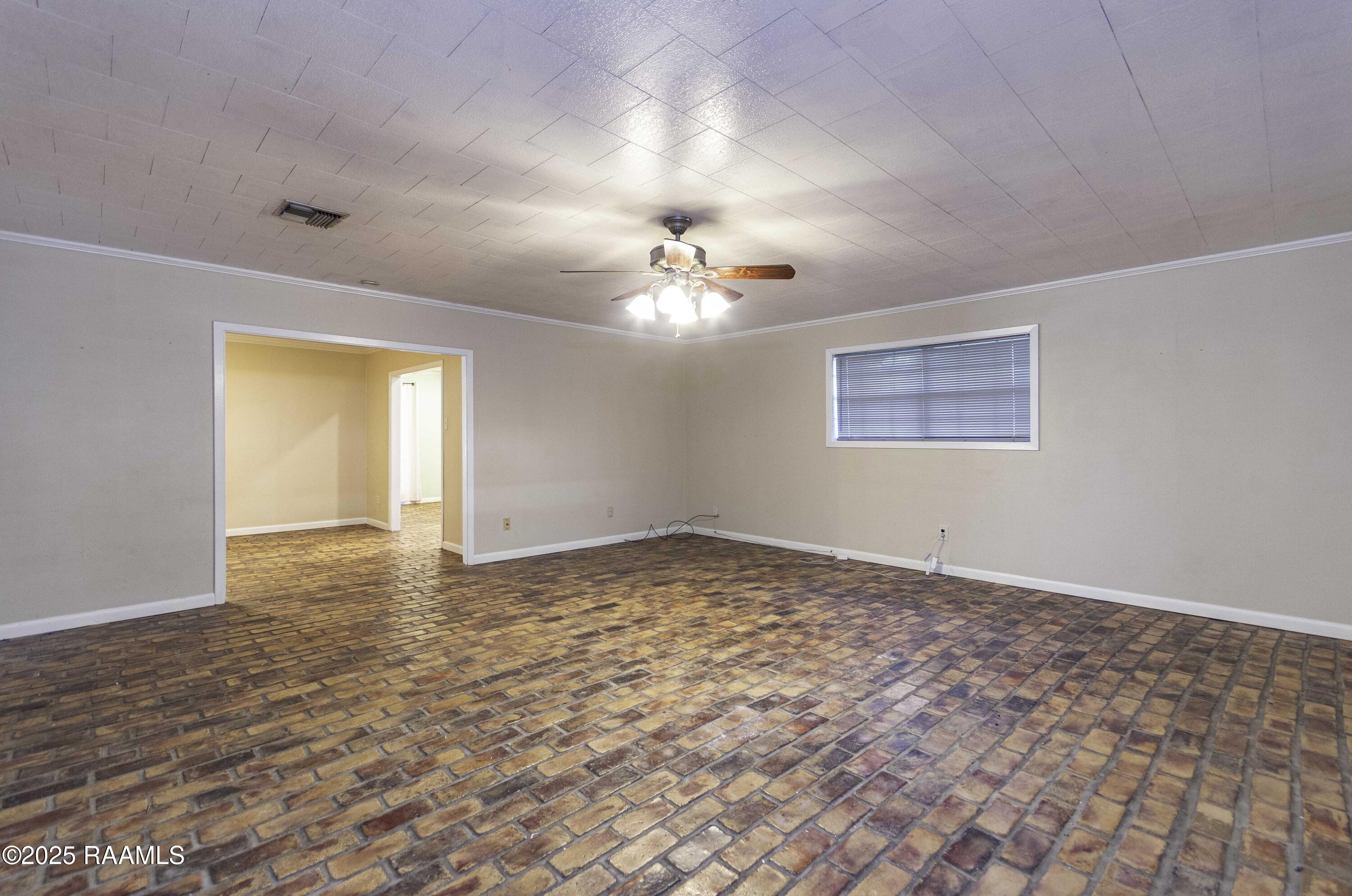 101 South Wakefield Drive Lafayette, LA 70503 - Photo 6 of 28 Living Room 4 (3)