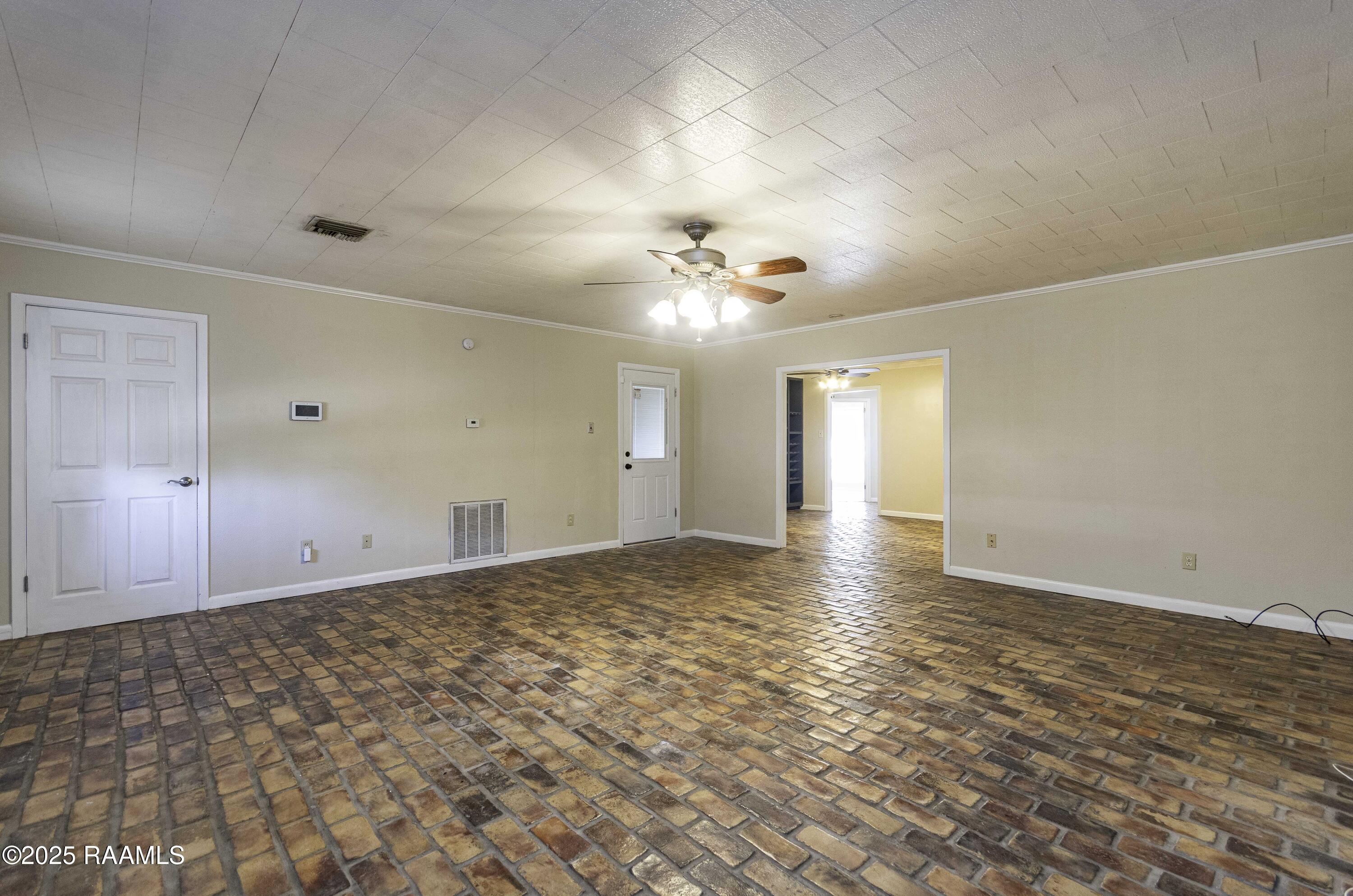 101 South Wakefield Drive Lafayette, LA 70503 - Photo 7 of 28 Living Room 3 (4)