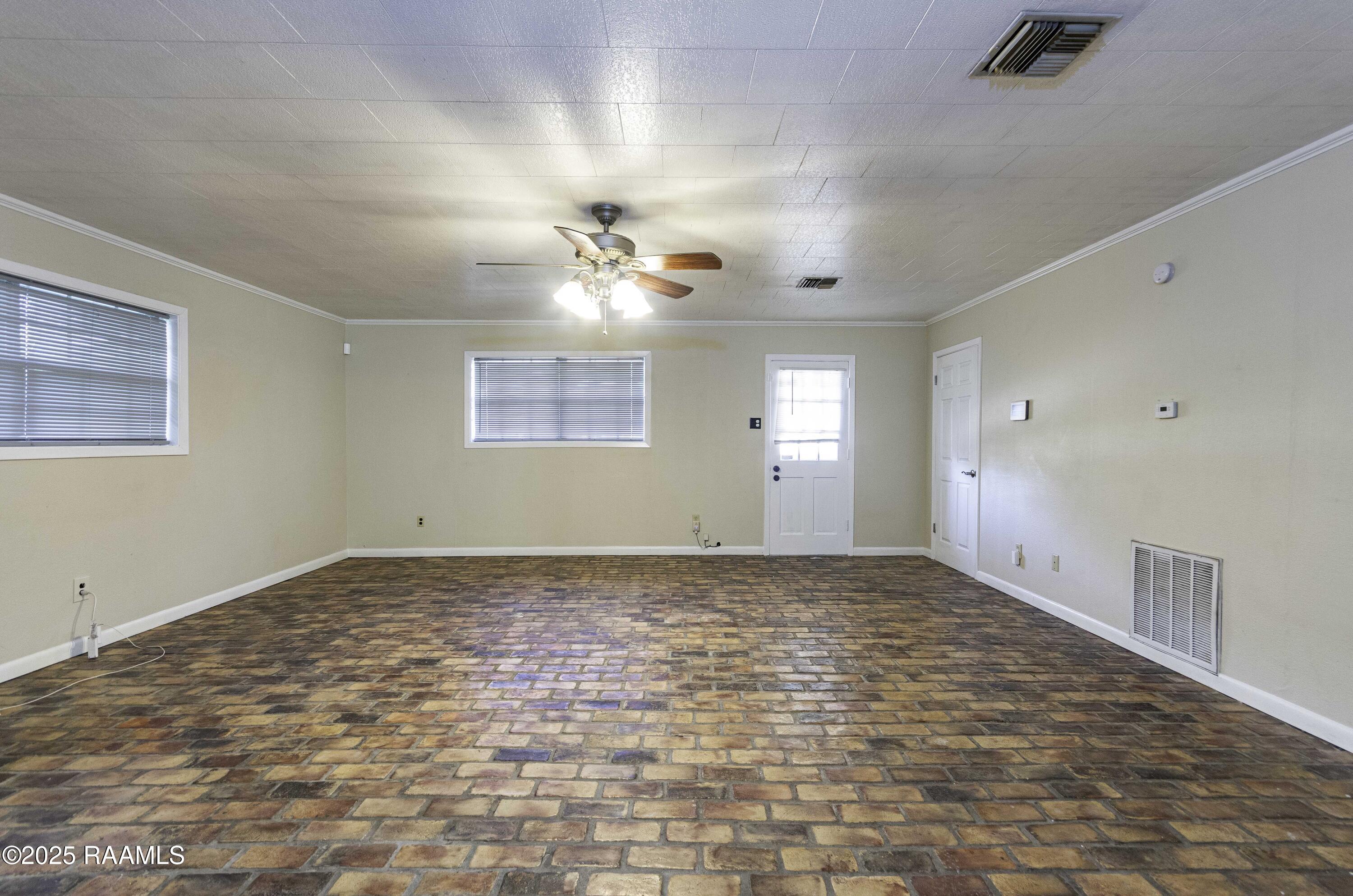 101 South Wakefield Drive Lafayette, LA 70503 - Photo 8 of 28 Living Room 1 (4)
