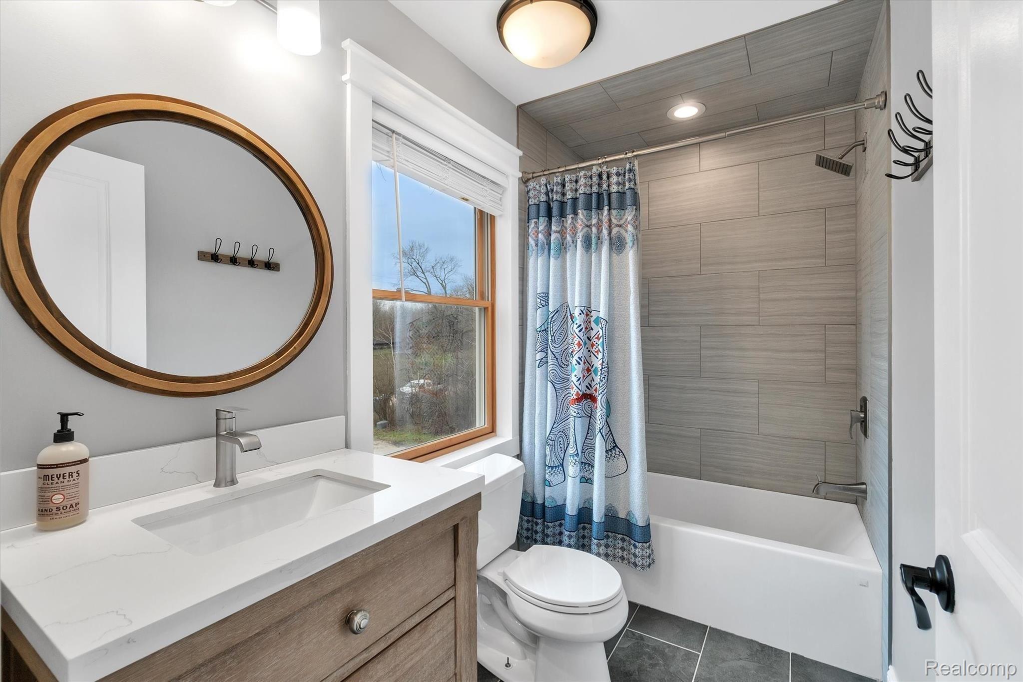 43540 Dunn Road Belleville, MI 48111 - Photo 37 of 79 2nd floor bathroom
