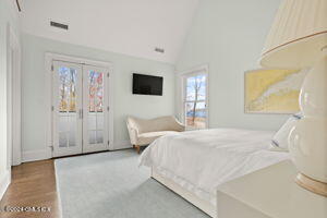 65 Wallacks Drive Stamford, CT 06902 - Photo 36 of 53 30. ensuite bedroom with balcony