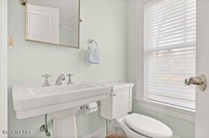 65 Wallacks Drive Stamford, CT 06902 - Photo 38 of 53 32. bath