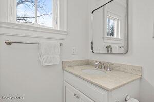 65 Wallacks Drive Stamford, CT 06902 - Photo 40 of 53 34. bath