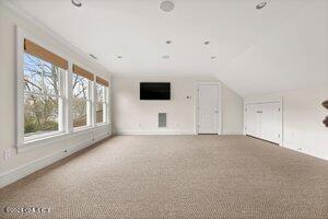 65 Wallacks Drive Stamford, CT 06902 - Photo 45 of 53 40. spectacular views from loft