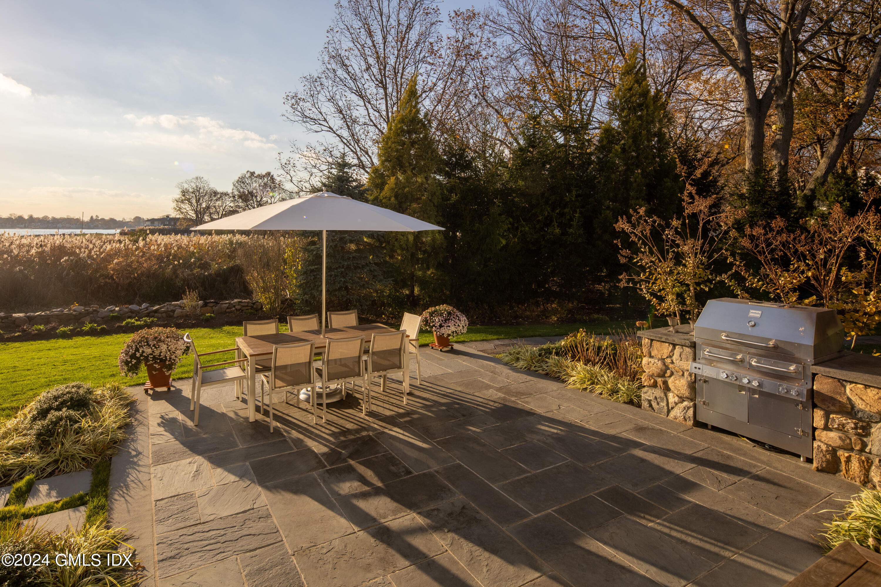 65 Wallacks Drive Stamford, CT 06902 - Photo 52 of 53 46.5 twilight