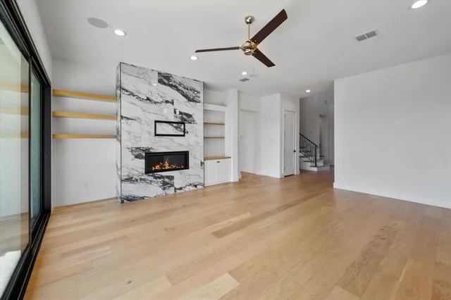 a view of a livingroom with furniture and a ceiling fan