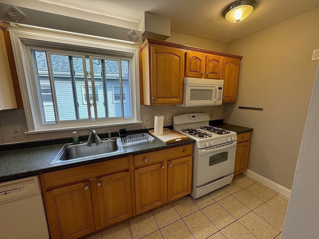 89 Bailey Road, Unit 1 Somerville, MA 02145 - Photo 7 of 16