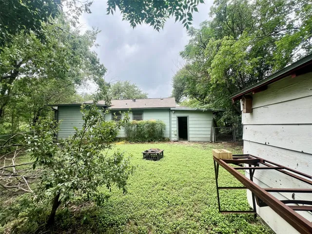a house view with a backyard space