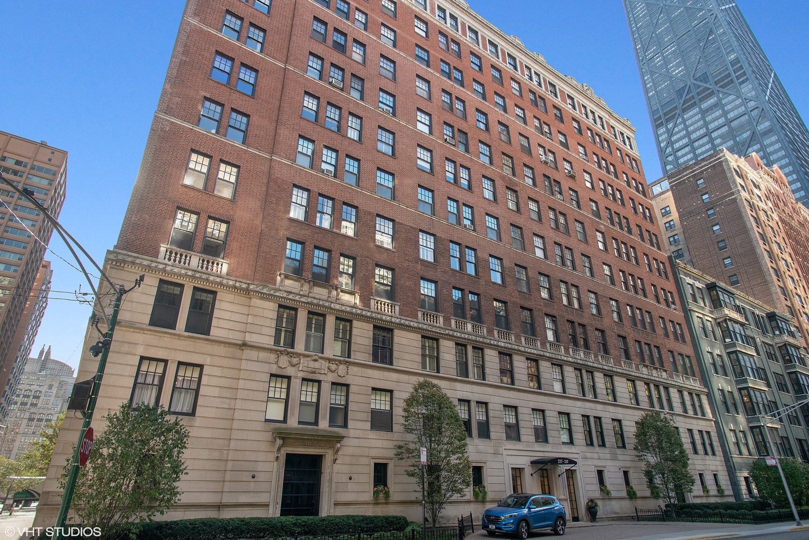 237 East Delaware Place, Unit 2A Chicago, IL 60611 - Photo 1 of 19 a front view of a building