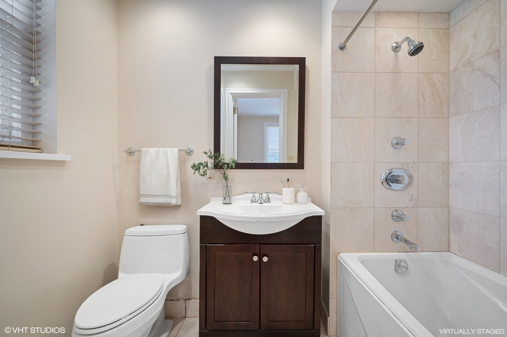 237 East Delaware Place, Unit 2A Chicago, IL 60611 - Photo 12 of 19 a bathroom with a toilet a sink a bathtub and a mirror