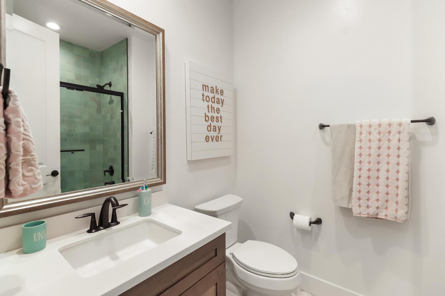 810 Fallen Log Court Rocklin, CA 95765 - Photo 54 of 80 Powder bath