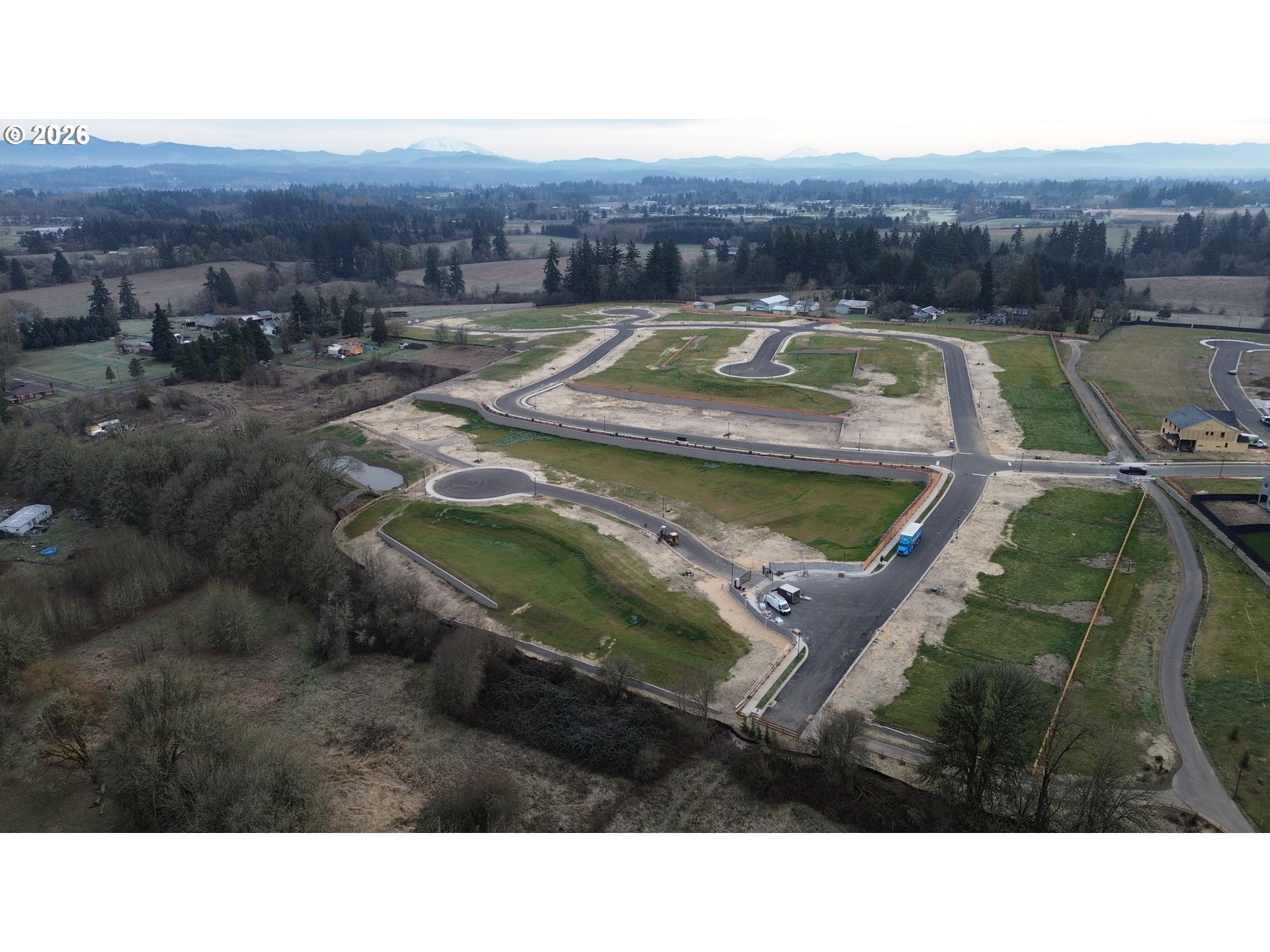 4214 South 16th Way Ridgefield, WA 98642 - Photo 5 of 14 a view of a swimming pool with a yard