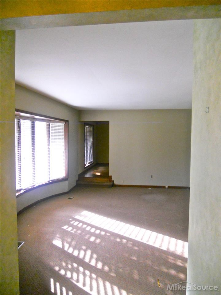 208 North Baldwin Road Clarkston, MI 48348 - Photo 5 of 31