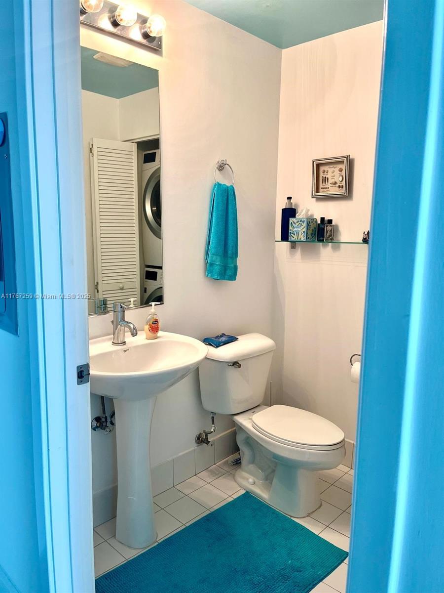 888 Biscayne Boulevard, Unit 4306 Miami, FL 33132 - Photo 42 of 70 a bathroom with a sink mirror and toilet