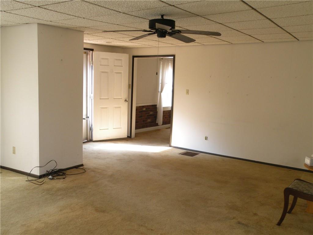 119 Upper Arrowhead Road Pittsburgh, PA 15237 - Photo 4 of 10 a view of a garage
