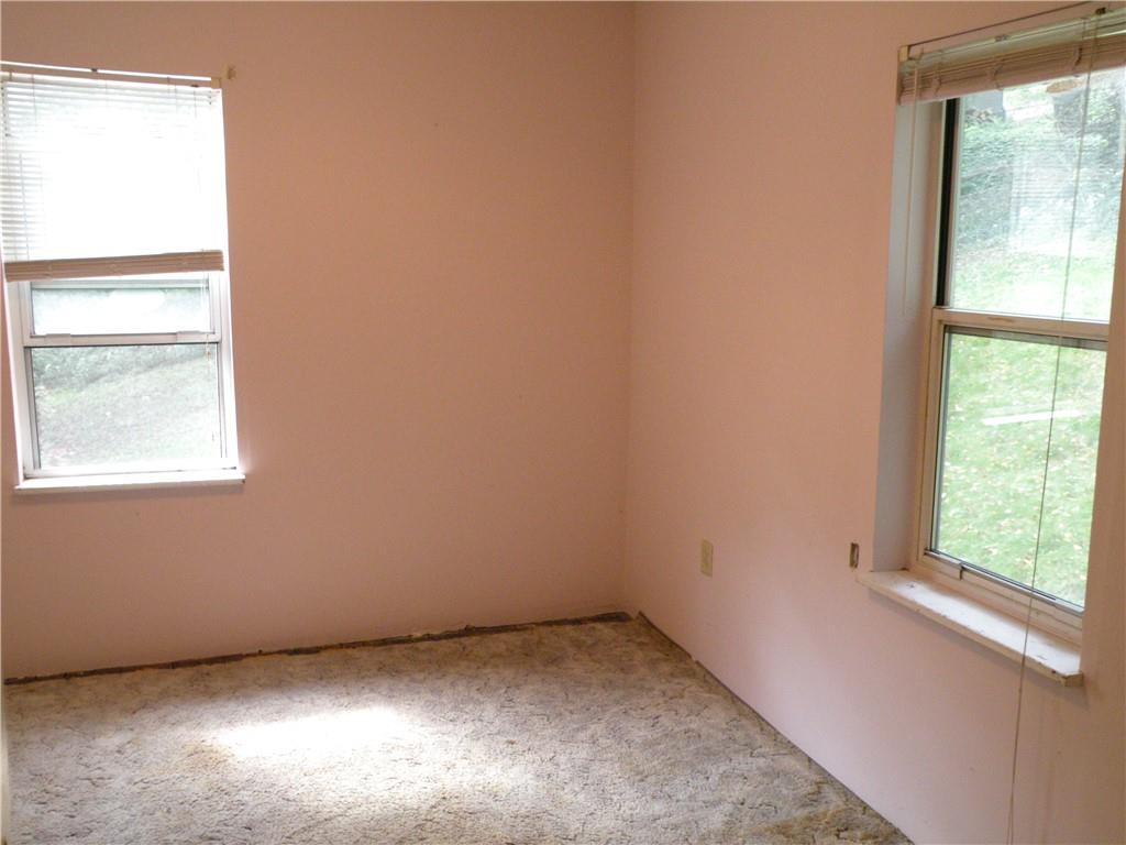 119 Upper Arrowhead Road Pittsburgh, PA 15237 - Photo 8 of 10 an empty room with a window