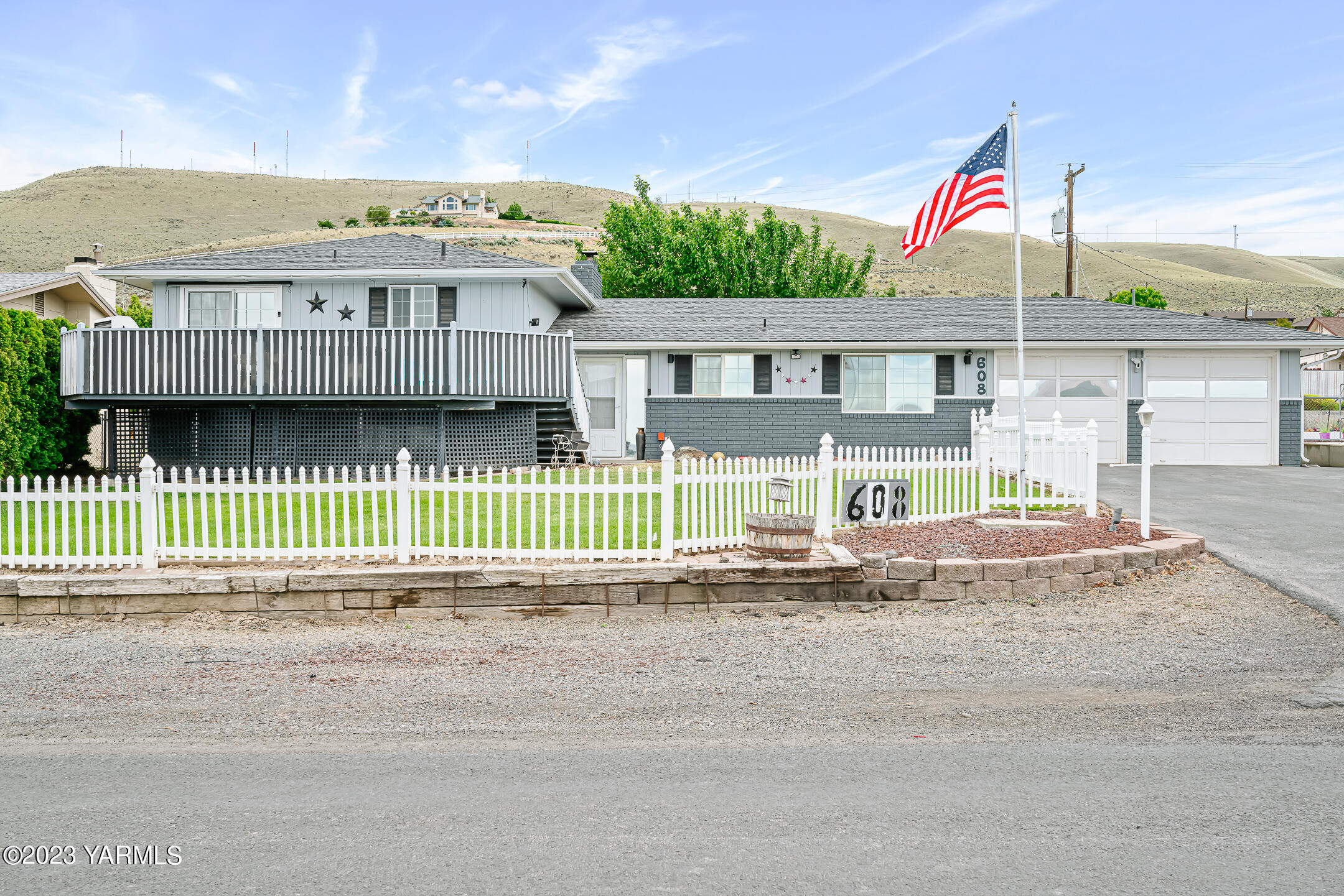 608 Meadowbrook Road Yakima, WA 98903 - Photo 1 of 31 a view of a deck with a fence