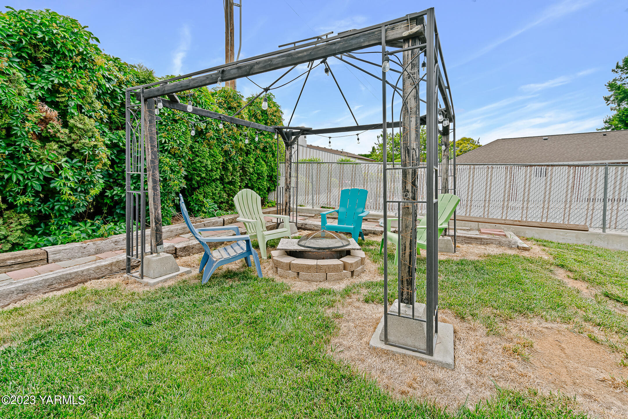 608 Meadowbrook Road Yakima, WA 98903 - Photo 30 of 31 a view of a chair and table in the garden