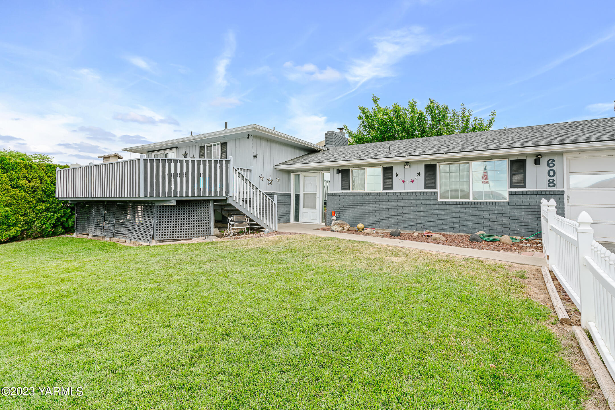 608 Meadowbrook Road Yakima, WA 98903 - Photo 3 of 31 a view of a house with a backyard and a yard