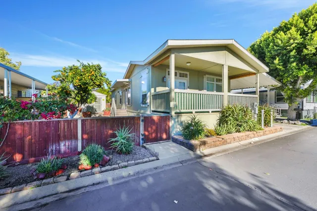 $3,225 | 2700 East Valley Parkway, Unit SPACE 52, Escondido, CA 92027