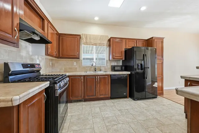 $3,225 | 2700 East Valley Parkway, Unit SPACE 52, Escondido, CA 92027